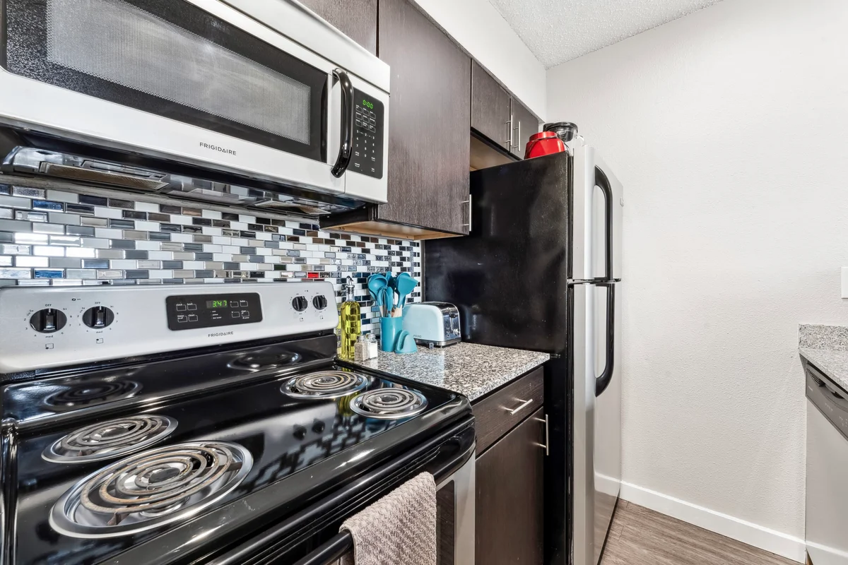 Charming King Bed, 5 Min to DT w/ pool property photo 4