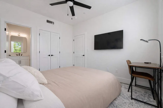 Bedroom 5 image 1