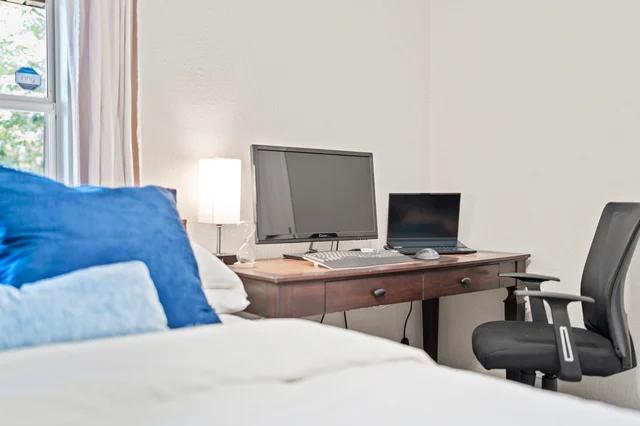 Bedroom 1 image 1
