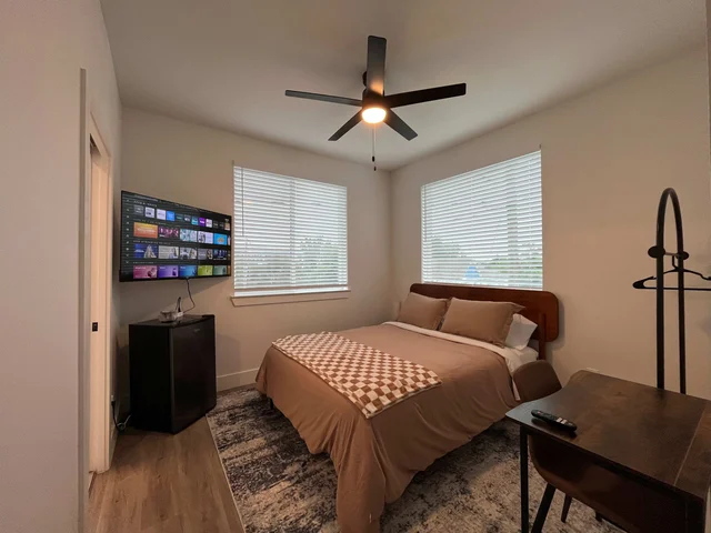 Bedroom 4 image 1