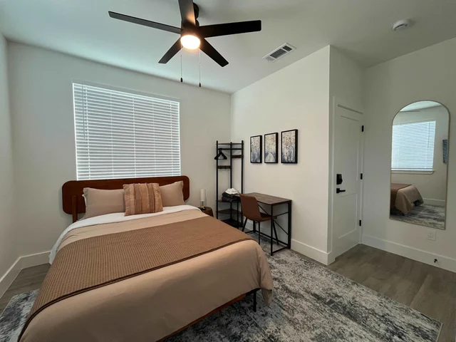 Bedroom 2 image 1