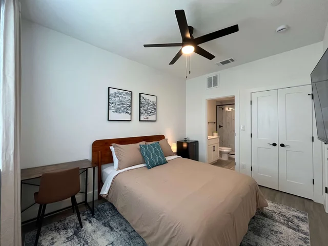 Bedroom 5 image 1