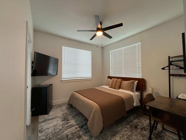 Bedroom 3 image 1