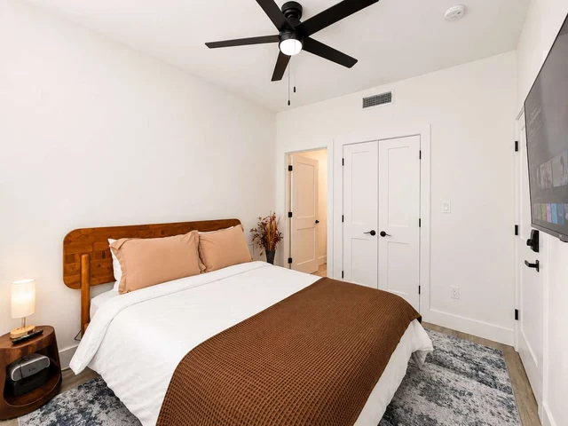 Bedroom image 1