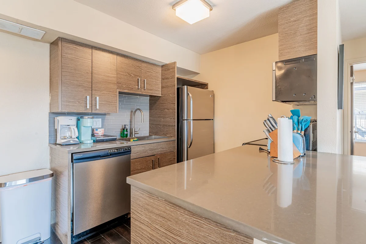 Peaceful king beds suite next to DT w/ pool property photo 5