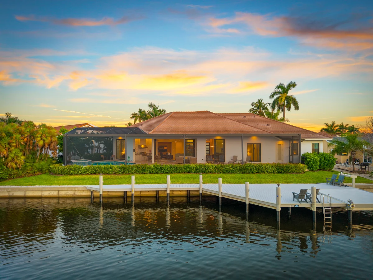 Luxe Waterfront 4 Bed Escape, Near Beach property photo 5