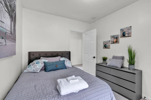 Bedroom 1 image 1