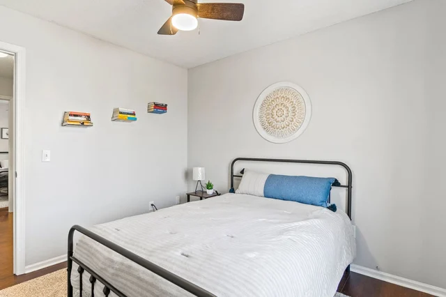 Bedroom 1 image 1