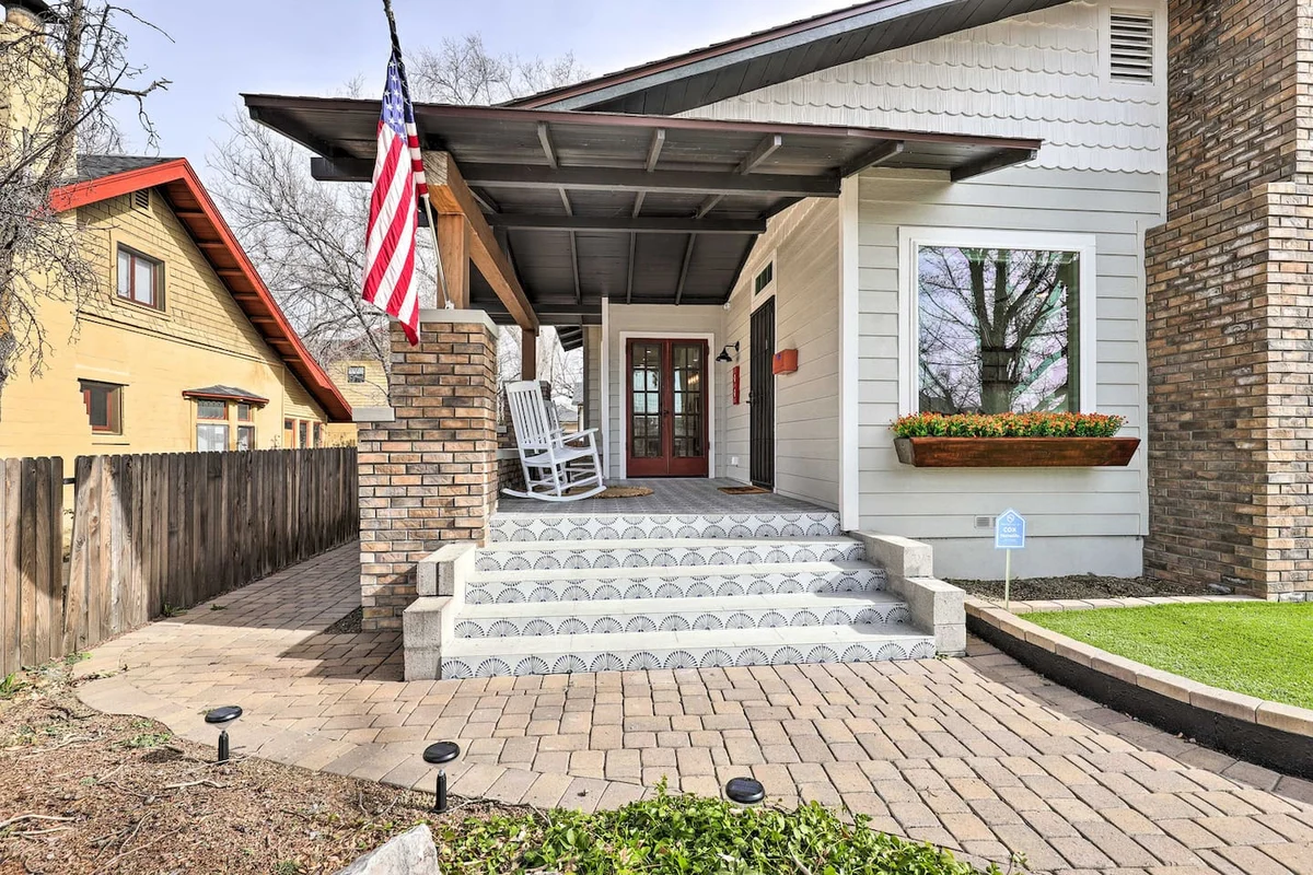 Family Home, Hot Tub, Near Whiskey Row property photo 3