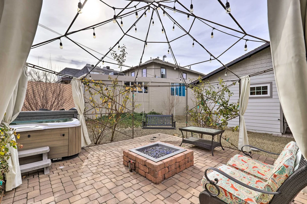 Family Home, Hot Tub, Near Whiskey Row property photo 4