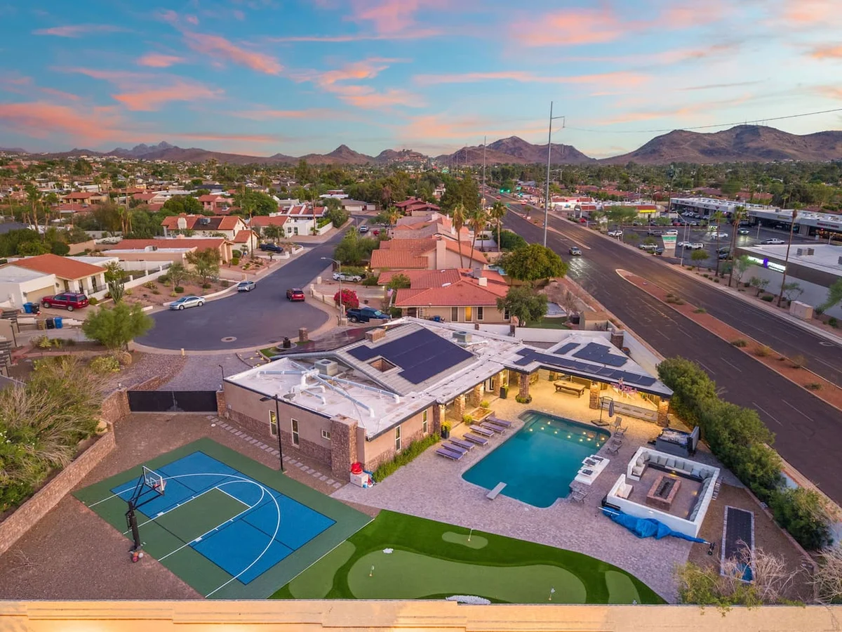 Lux Resort - Pool, Pickleball, Hot Tub, and more property photo 4
