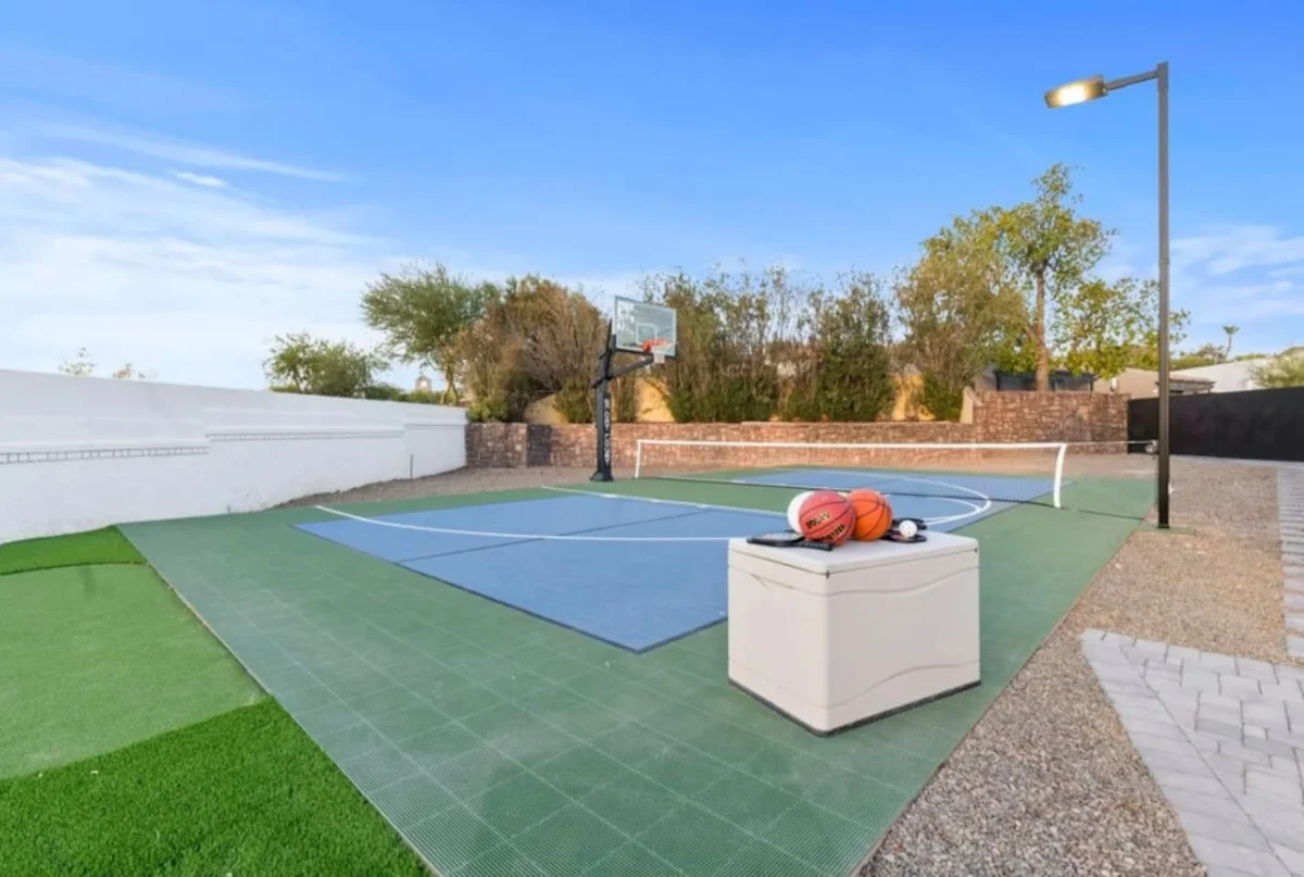 Lux Resort - Pool, Pickleball, Hot Tub, and more property photo 5