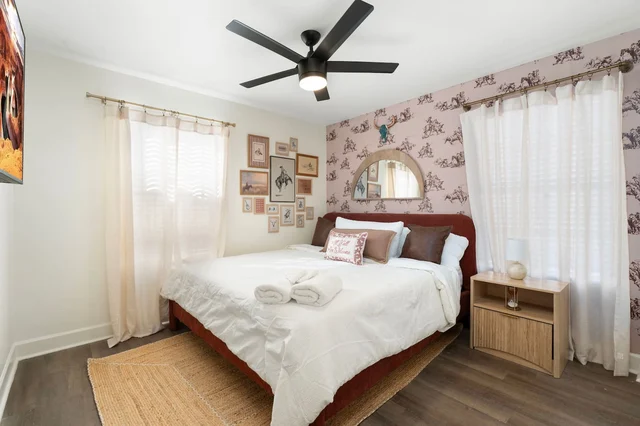 Bedroom 6 image 1