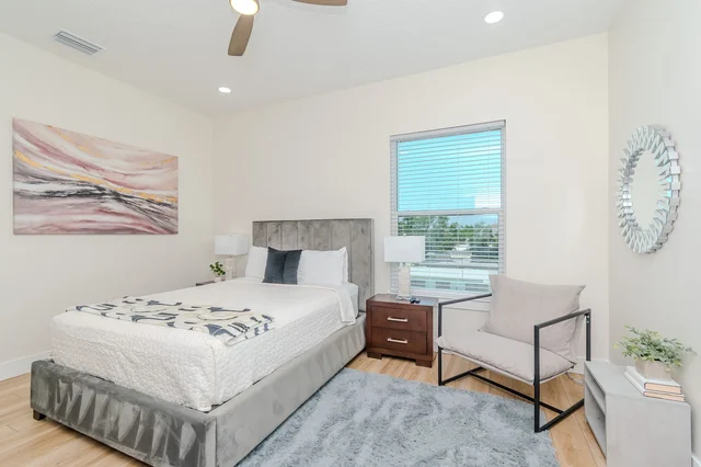 Bedroom 5 image 1