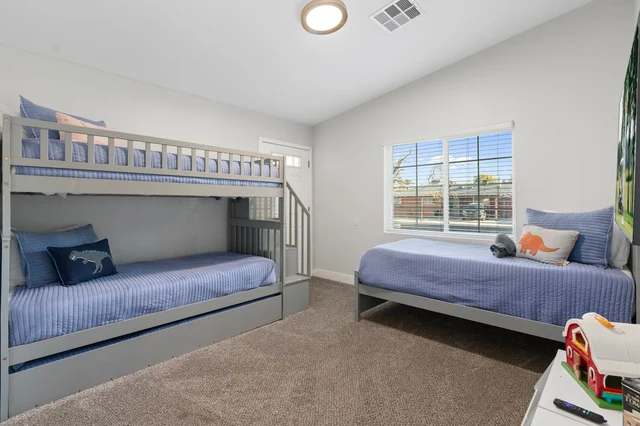 Bedroom 2 image 1