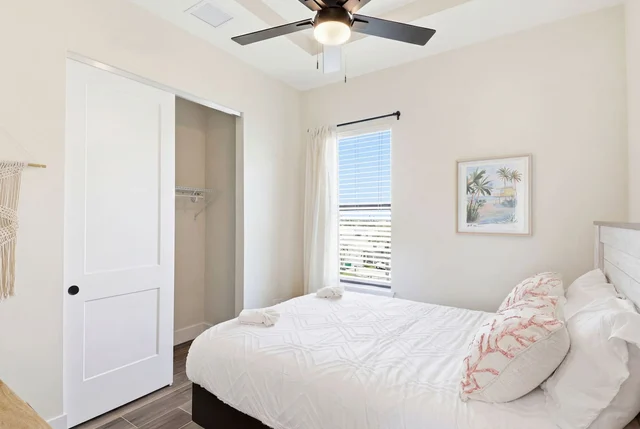 Bedroom 6 image 1