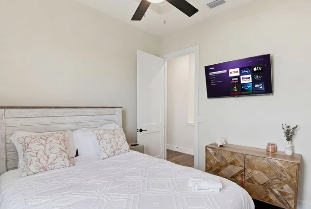 Bedroom 2 image 1