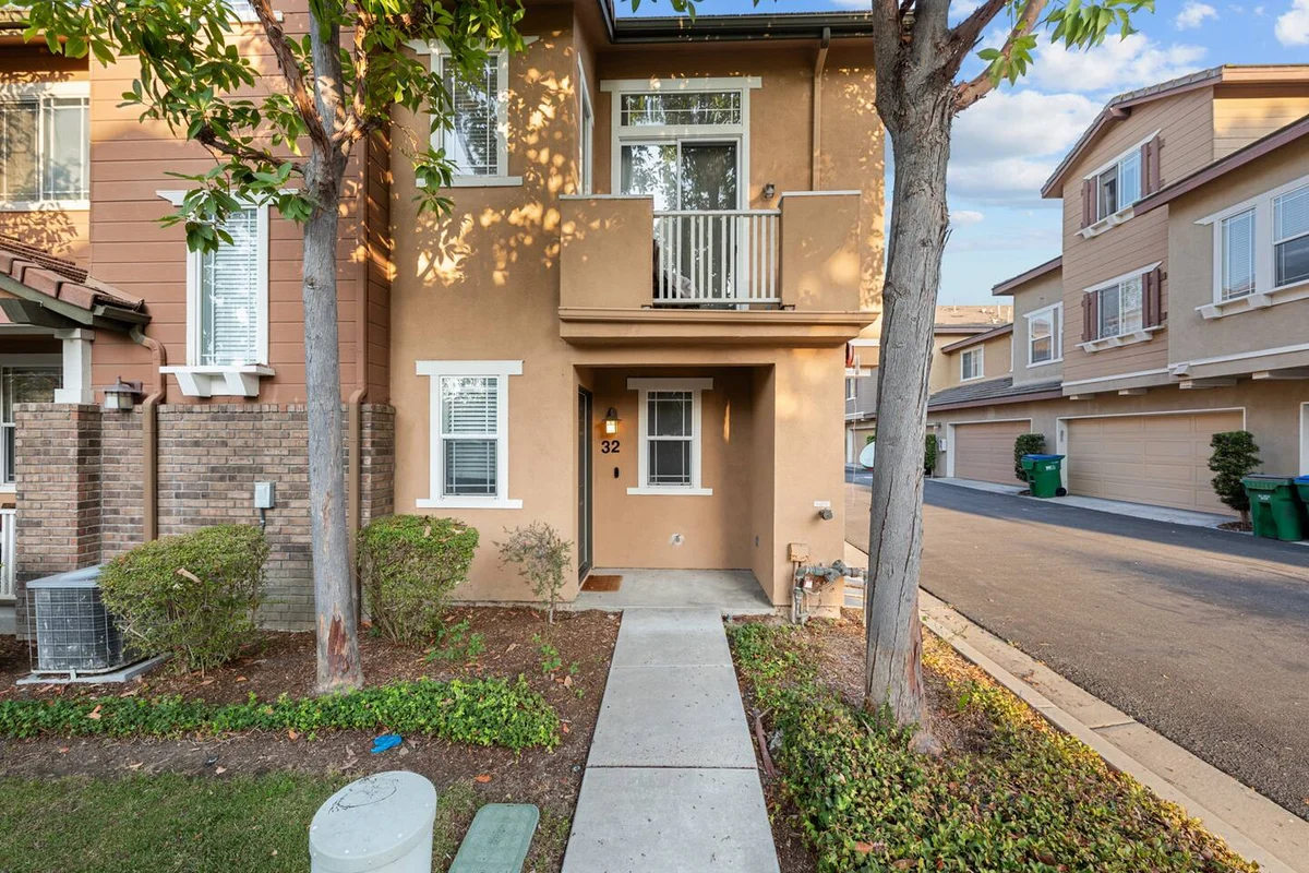 Elegant Touches Home for 6 w/Covered Free Parking property photo 2