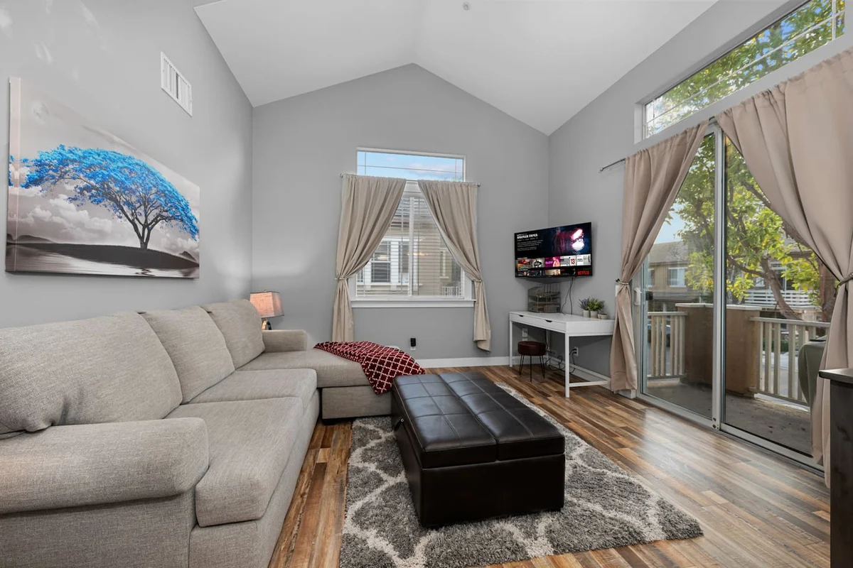 Elegant Touches Home for 6 w/Covered Free Parking property photo 4