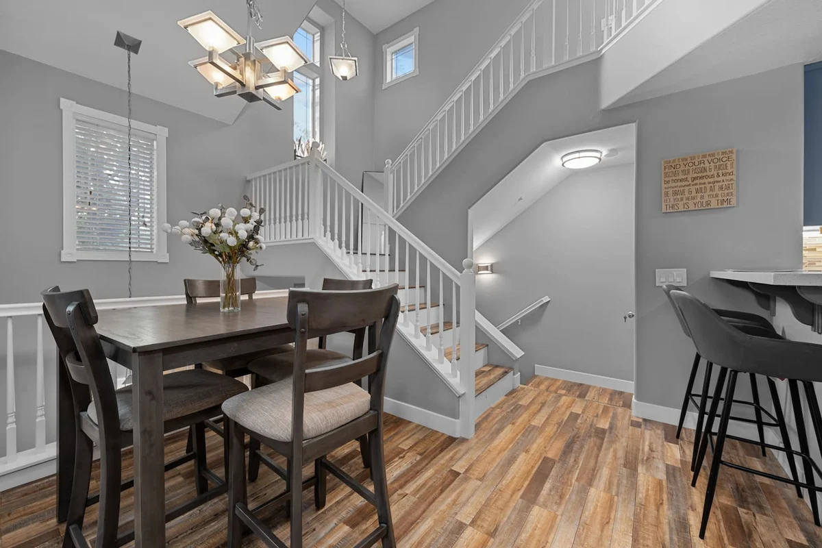 Elegant Touches Home for 6 w/Covered Free Parking property photo 3