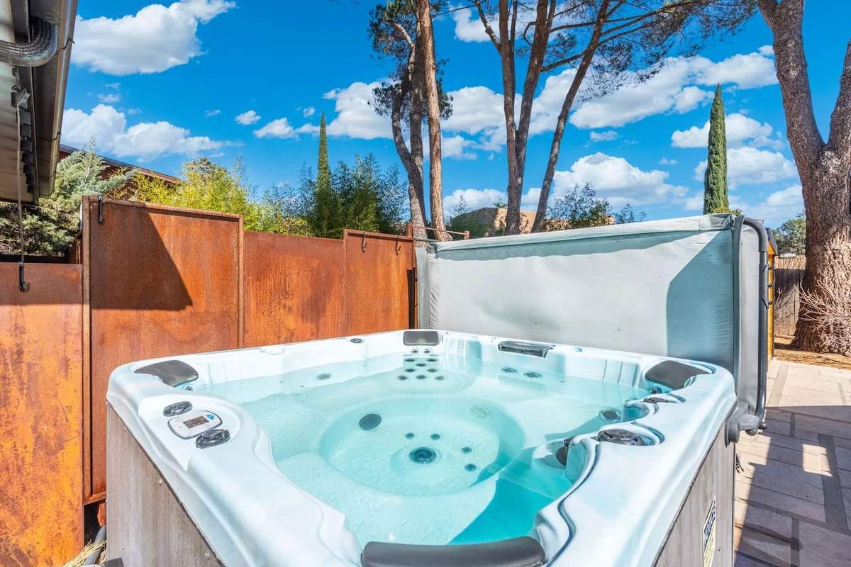 Grand Desert Jewel: Hot Tub, Views & Guest House property photo 2