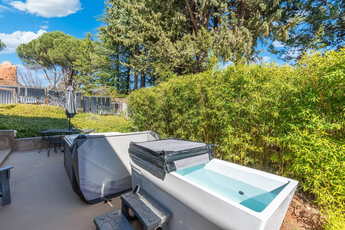 Grand Desert Jewel: Hot Tub, Views & Guest House property photo 4