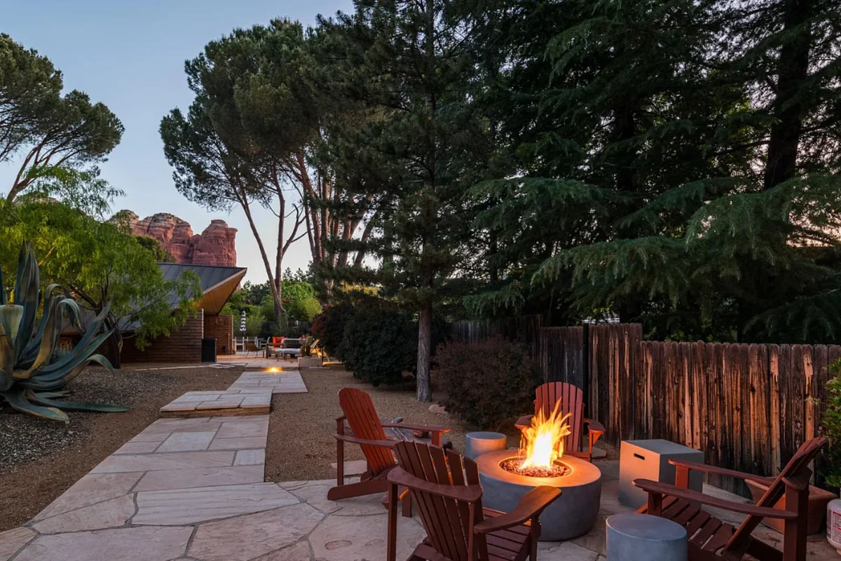 Grand Desert Jewel: Hot Tub, Views & Sauna property photo 3