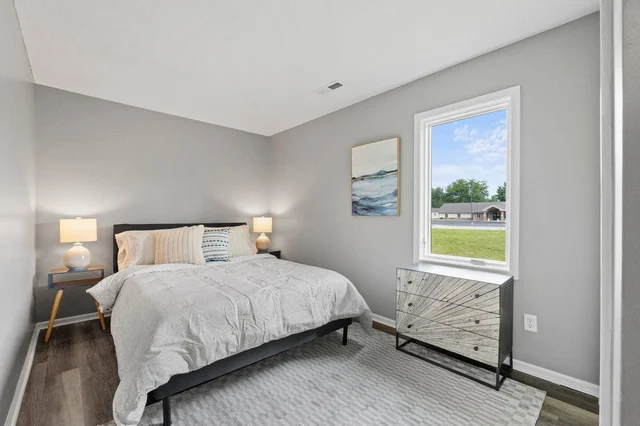 Bedroom 3 image 1