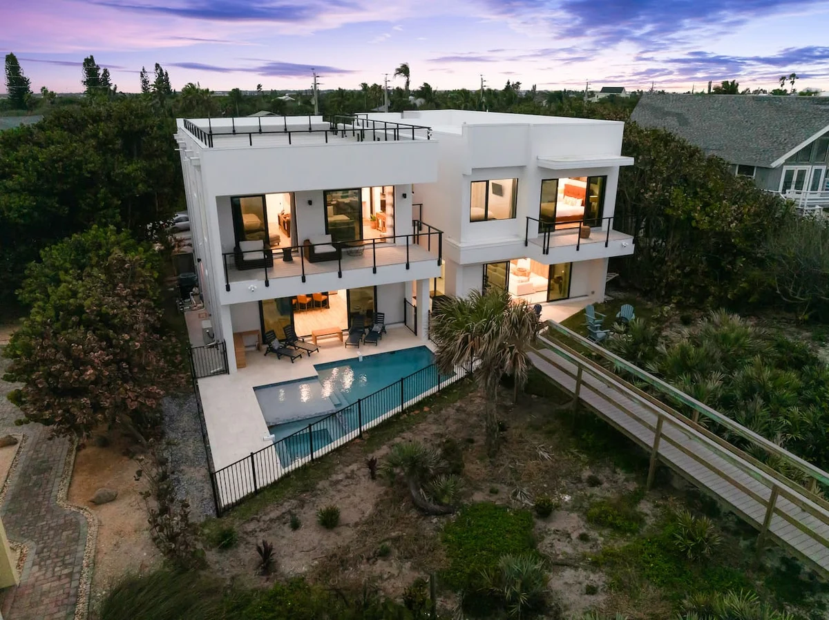 Melbourne Beachfront Pool & rooftop deck property photo 2