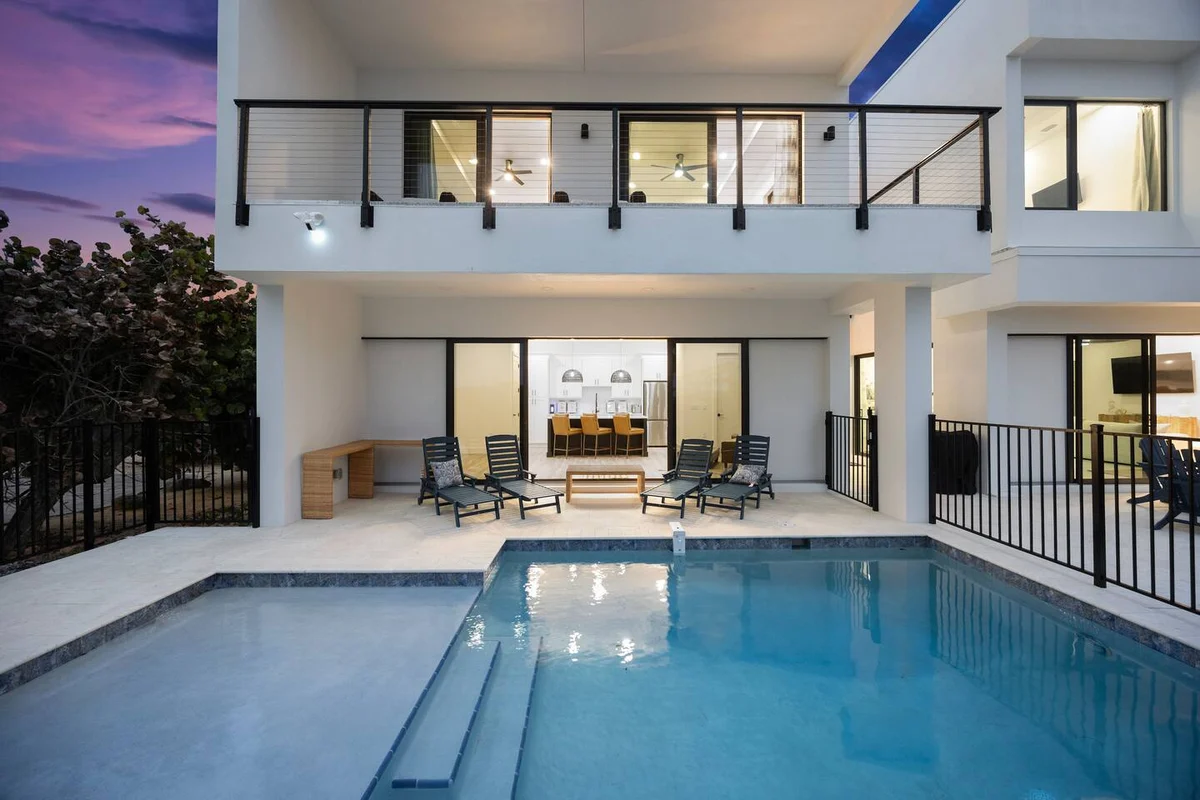 Melbourne Beachfront Pool & rooftop deck property photo 4