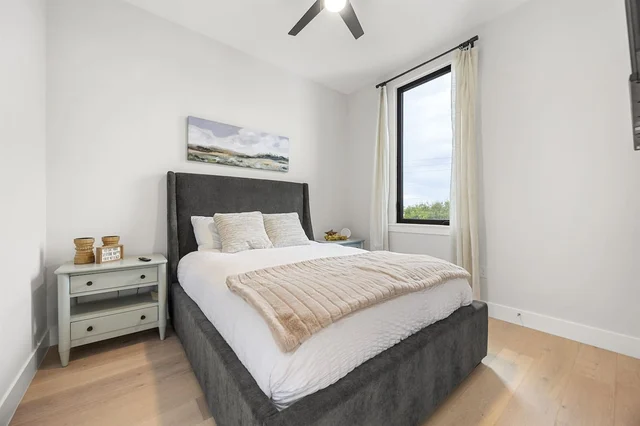 Bedroom 1 image 1