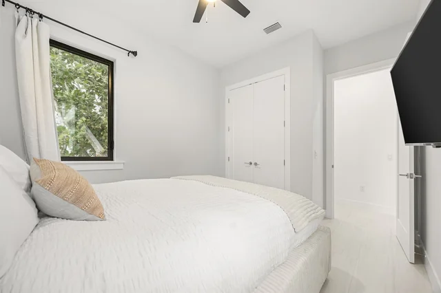 Bedroom 6 image 1