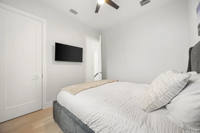 Bedroom 3 image 1
