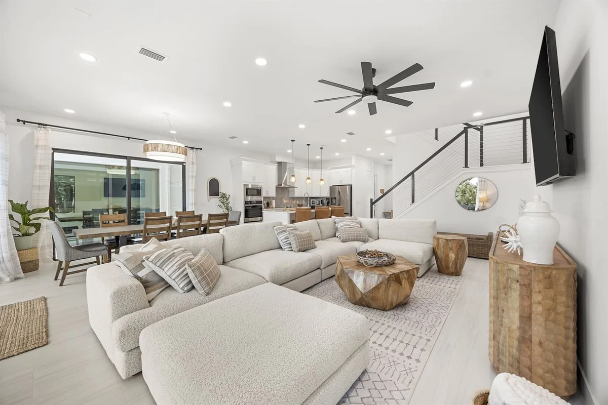 Melbourne Oasis: Beach front, pool & rooftop deck property photo 4