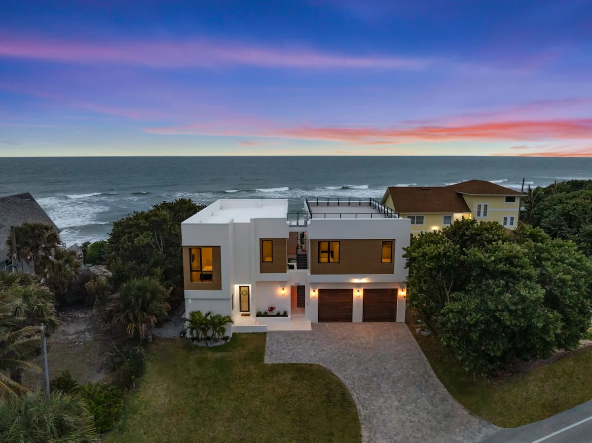 Melbourne Oasis: Beach front, pool & rooftop deck property photo 1