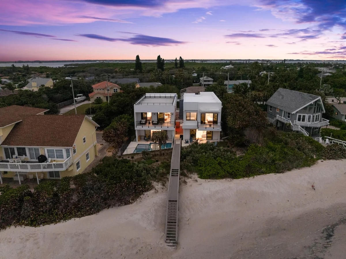 Melbourne Oasis: Beach front, pool & rooftop deck property photo 2