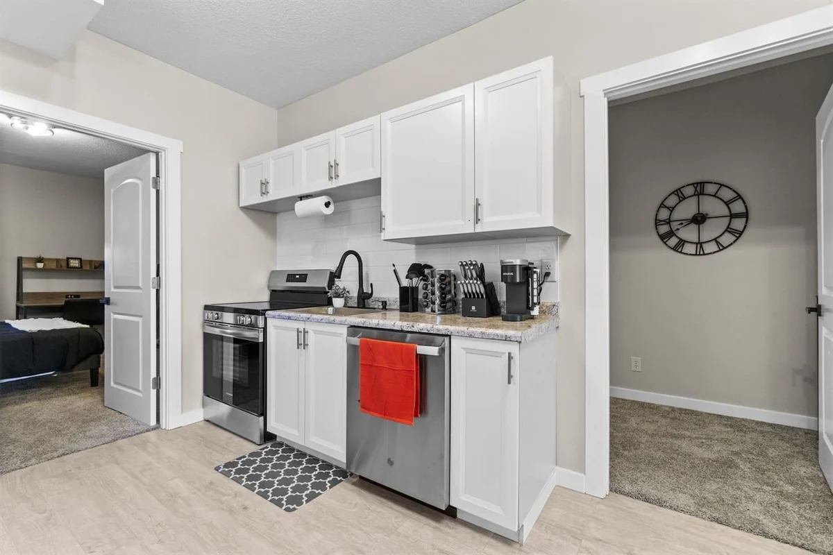 2 Min Walk to Downtown property photo 5