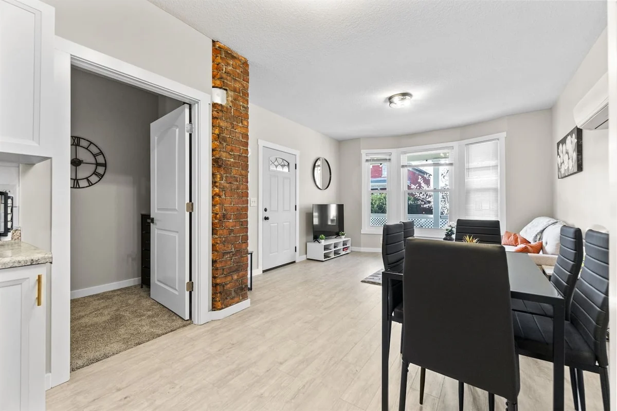 2 Min Walk to Downtown property photo 4