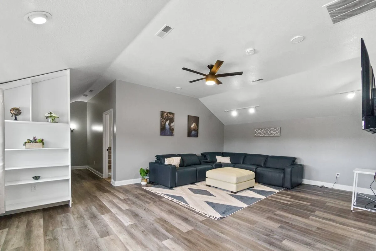 Historic Mansion Penthouse Apt w/CityViews property photo 5