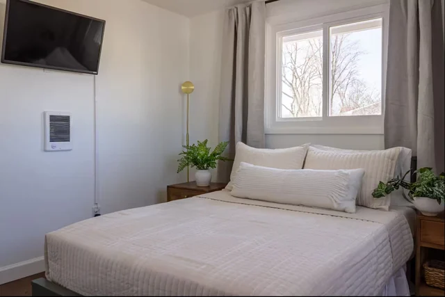 Bedroom 1 image 1