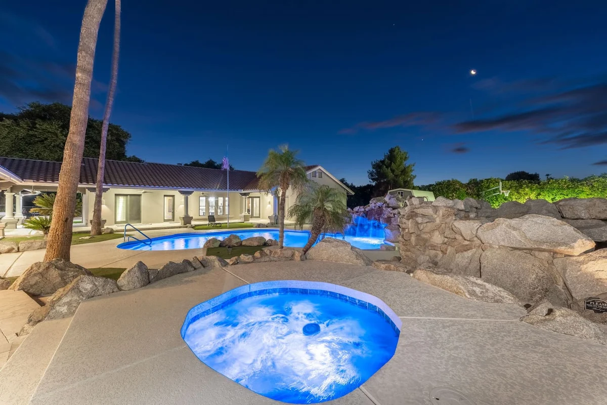 Pickleball Paradise Villa, Heatable Pool property photo 4