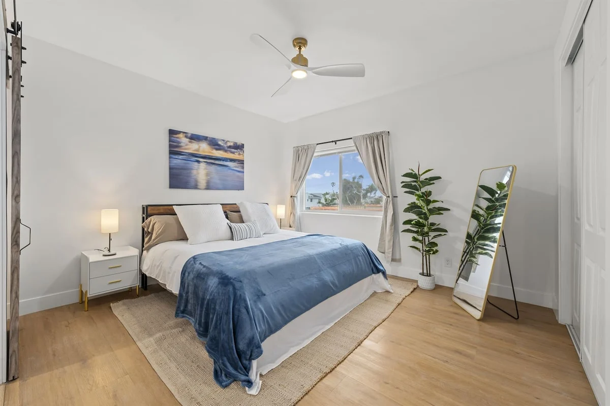 Just a few steps from the Beach w/Free Parking property photo 5