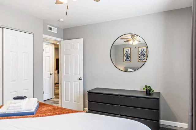 Bedroom 1 image 1