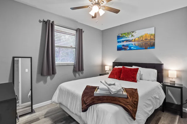 Bedroom 1 image 1