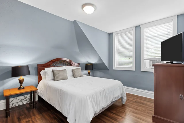 Bedroom 1 image 1
