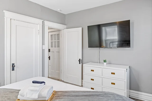 Bedroom 1 image 1