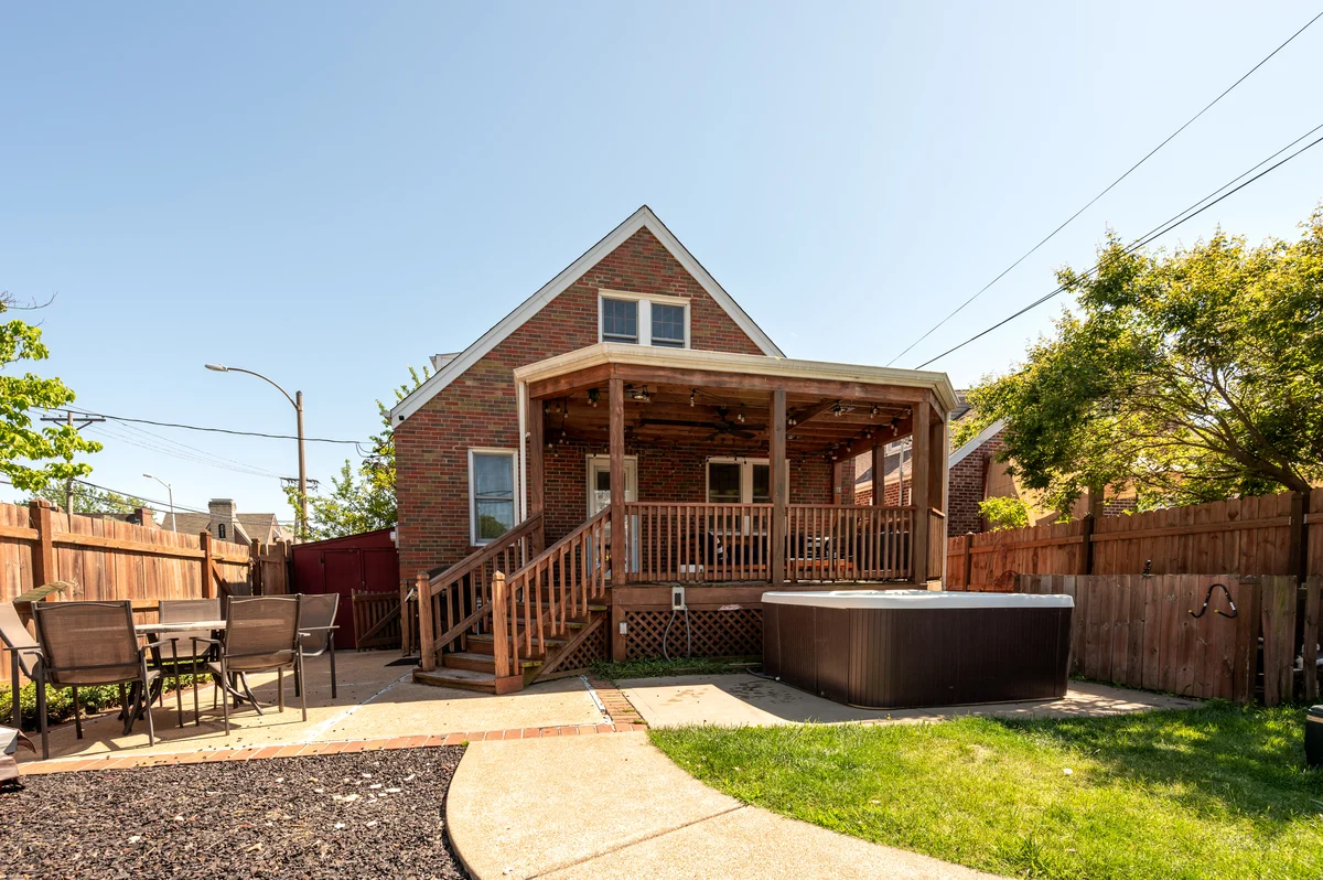 5431 Pernod Avenue property photo 4