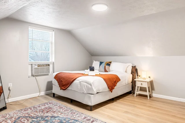 Bedroom 1 image 1