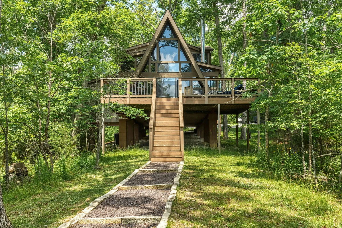 1161 Limberry Cove Lakefront Getaway property photo 5
