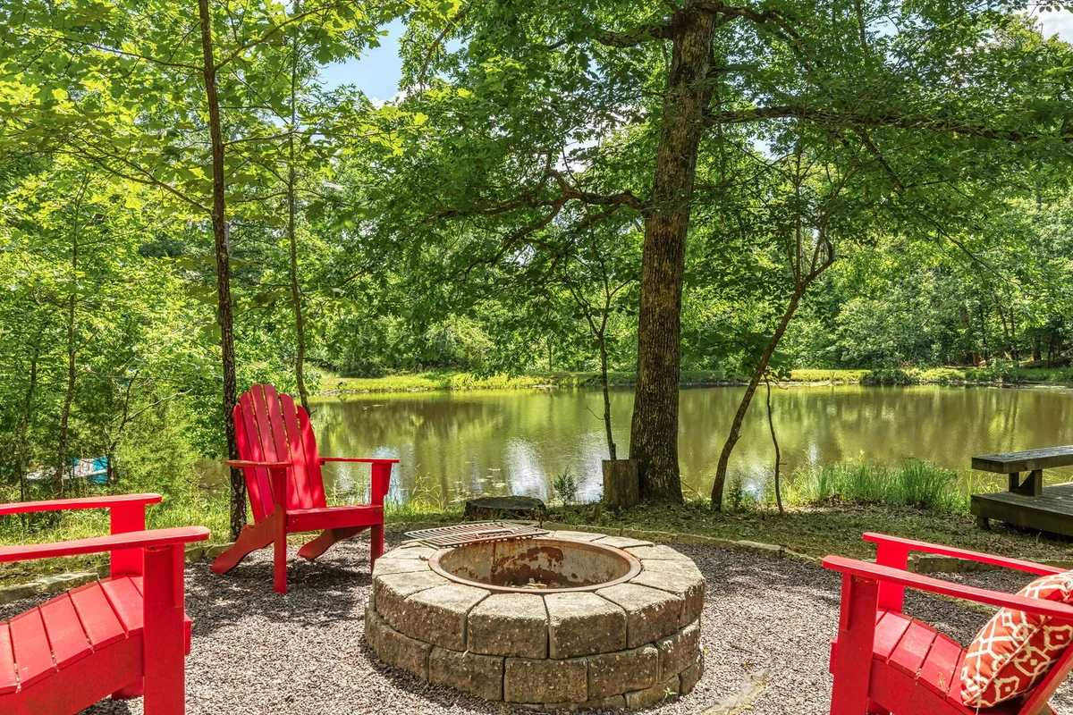1161 Limberry Cove Lakefront Getaway property photo 3